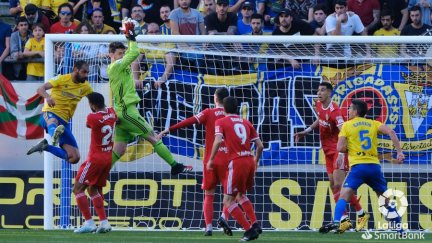 https://www.cartv.es/aragondeporte/nuestro-deporte/cristian-alvarez-volvio-a-encajar-gol-en-liga-375-minutos-despues