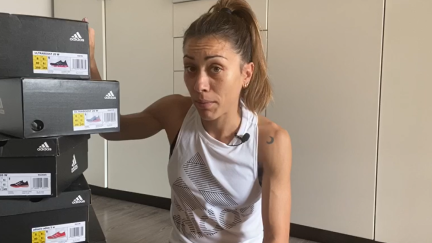 La atleta aragonesa nos muestra varios ejercicios para practicar en casa.