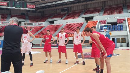 Alocén, con el resto de compañeros en el entrenamiento.