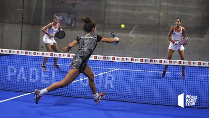 Las hermanas Sánchez Alayeto durante el partido. Foto: WPT.