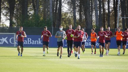 La plantilla de la SD Huesca realiza un entrenamiento durante esta pretemporada