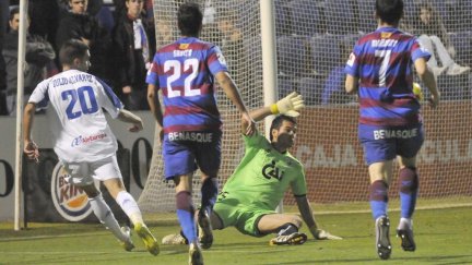 Andrés Fernández en un encuentro con la SD Huesca