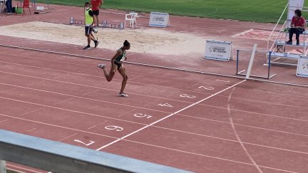 Salma Paralluelo cruza la meta en solitario en Castellón.