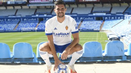 Adrián González en su presentación en La Romareda