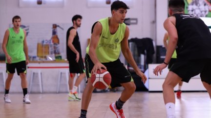 Facundo Corvalán durante un encuentro con Levitec Huesca