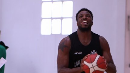 Ryan Ejim se despide del Levitec Huesca. Foto. Levitec Huesca.