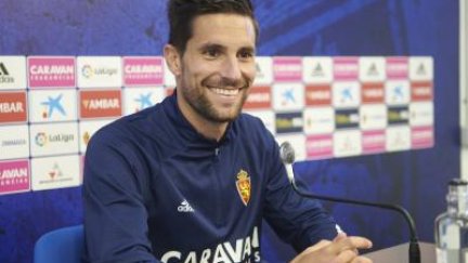 Adrián González en rueda de prensa