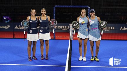 Las gemelas Sánchez Alayeto al comienzo de la final del Barcelona Master
