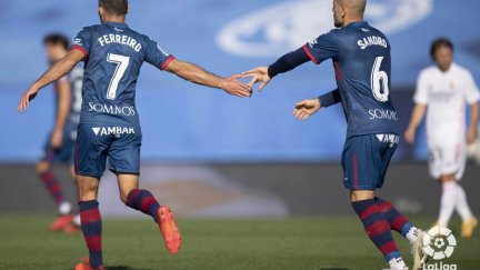 Ferreiro celebra con Sandro su gol en Valdebebas. Foto: LaLiga