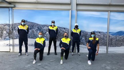 Los deportistas del CETDI Aragón que han participado en el stage en el Snowzone de Madrid.