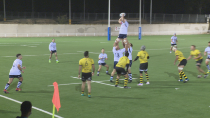 El USJ Fénix Rugby durante una jugada en el encuentro de esta tarde