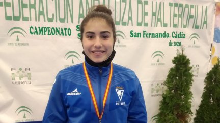 Irati Tejero posa con la medalla conquistada en San Fernando este pasado fin de semana.