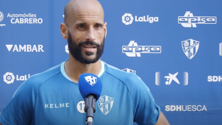 Mikel Rico, hablando para el club