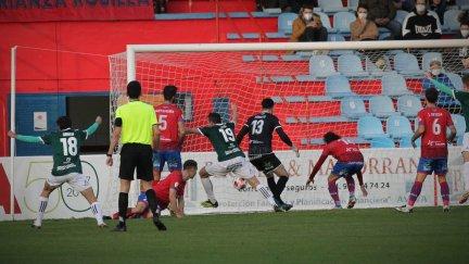 Imagen del gol de Casi en el campo de la Planilla de Calahorra.
