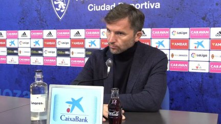 Lalo, en una rueda de prensa con el Real Zaragoza.