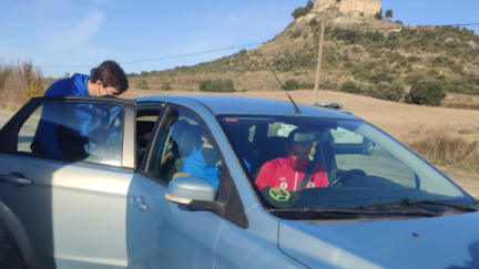 Momento en que los jugadores del Barbastro recogen al Utebo. Imagen: Utebo FC.