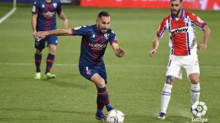 La SD Huesca busca los tres puntos ante el Alavés.