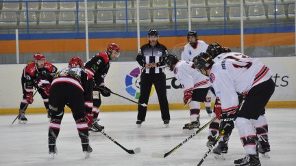 El Club Hielo Jaca ha logrado este sábado su primera victoria del curso.