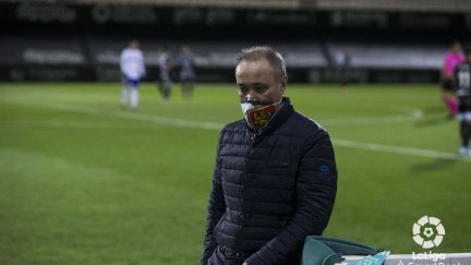 Juan Ignacio Martínez a su llegada al banquillo del estadio Cartagonova.