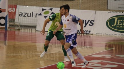 Javi Alonso, en un duelo reciente de esta temporada.