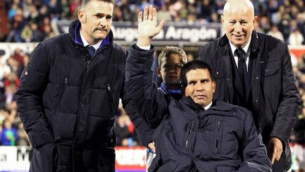 Fernando Cáceres durante su homenaje en La Romareda