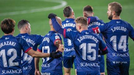 La SD Huesca su juega esta noche ante el Betis algo más que tres puntos.