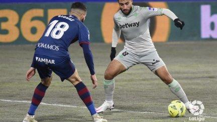 Fekir controla el balón en un lance del encuentro.