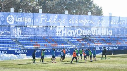 La plantilla de la SD Huesca ha trabajado este martes en el estadio de El Alcoraz.