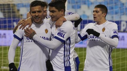 Los jugadores del Real Zaragoza celebrando un tanto en el encuentro frente al Logroñés