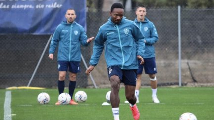Nwakali durante un entrenamiento con la SD Huesca
