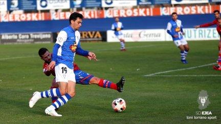 Rafinha en un partido con la SD Ejea esta temporada.