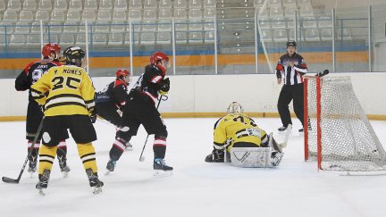 Enfrentamiento del Club Hielo Jaca y Club Gel Puigcerdà el pasado 23 de enero.