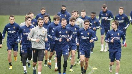 Los jugadores del Real Zaragoza durante un entrenamiento de esta semana.