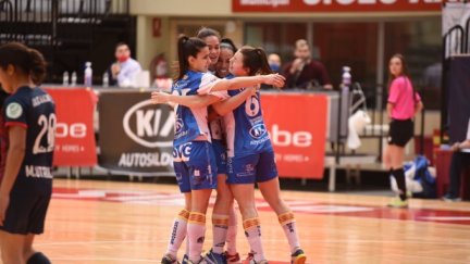 Las jugadoras del Sala Zaragoza celebran el triunfo. Sala Zaragoza