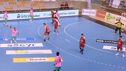 Una imagen del encuentro disputado este sábado en el Palacio de los Deportes de Huesca.