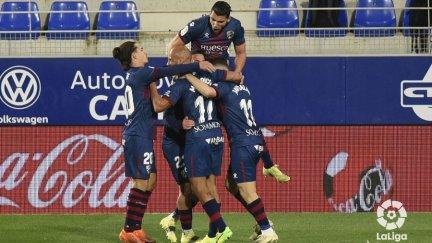 Los jugadores de la SD Huesca celebran uno de los goles anotados este domingo.