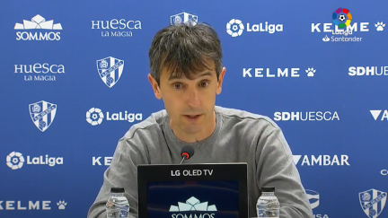 Pacheta en la sala de prensa de El Alcoraz.