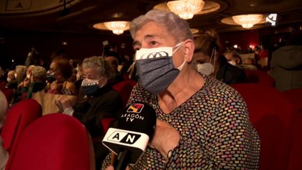 Una de las asistentes al teatro en Madrid