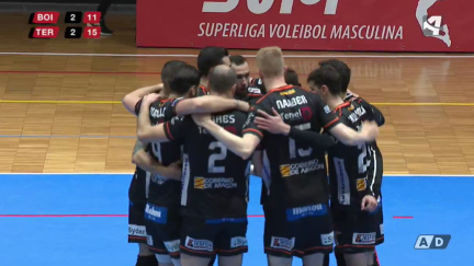 El CV Teruel celebrando la victoria ante el Boiro.