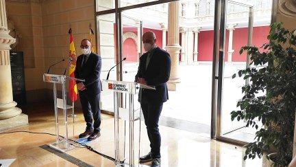El consejero de Educación, Cultura y Deporte, Felipe Faci, y el director general de Cultura, Diego Bayona