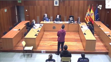 Momento del juicio en el que la víctima reconoce que se autolesionó