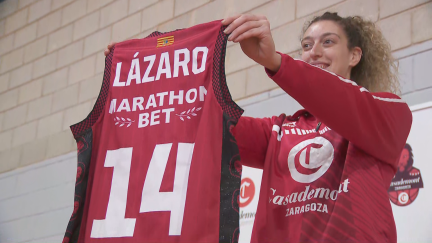 Yaiza Lázaro en la presentación con el Casademont Zaragoza.