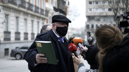 El comisario Villarejo atiende a los medios este jueves en la Audiencia Nacional
