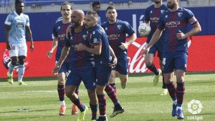 David Ferreiro celebra con Mikel Rico el gol anotado ante el Celta.