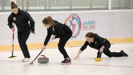 El Curling CH Jaca, en uno de los partidos del reciente Campeonato de España.