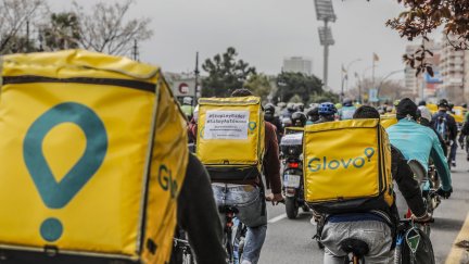Varios repartidores a domicilio, 'riders'