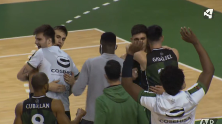 El Levitec Huesca celebra la victoria ante el Lleida.