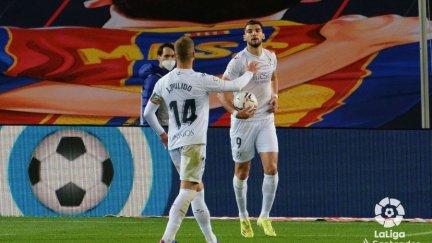 Rafa Mir celebra su gol con Pulido. Imagen: LaLiga.