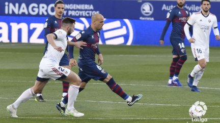 La SD Huesca busca tres importantes puntos ante Osasuna.