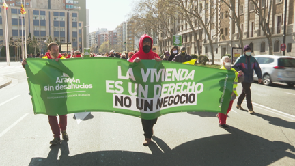 Manifestantes por las calles de Zaragoza